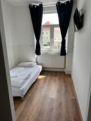 Gostilna In Apartmaji Zlati Lev - Maribor Exterior foto