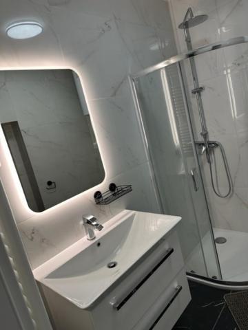 Gostilna In Apartmaji Zlati Lev - Maribor Exterior foto